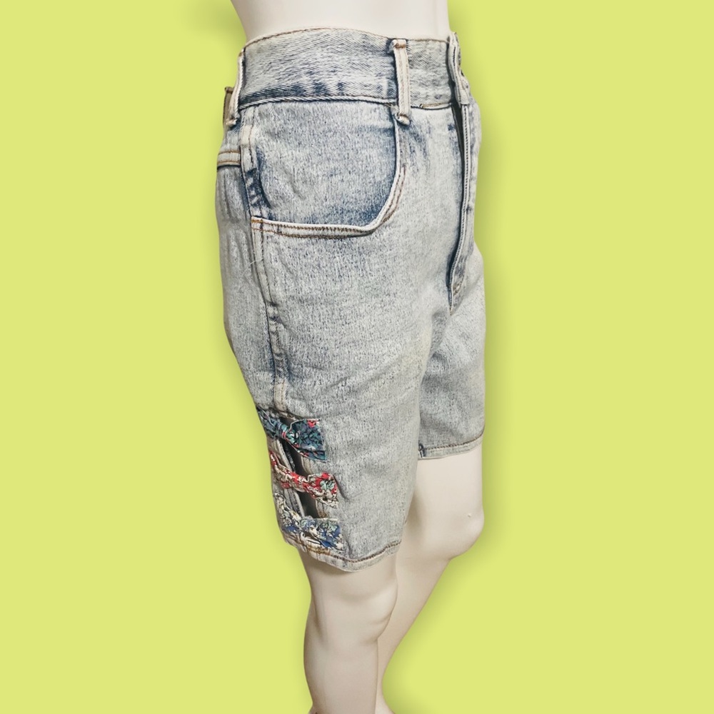 Vintage 80s 90s Golden Star high rise light wash jean shorts with bows size 6 8